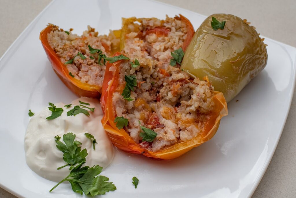 Pimientos rellenos presentados después de su preparación
