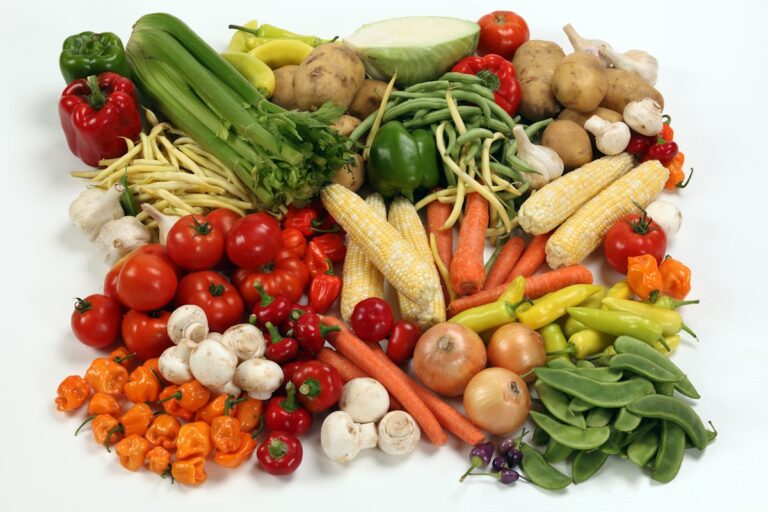 Selección de verduras frescas de distintos colores